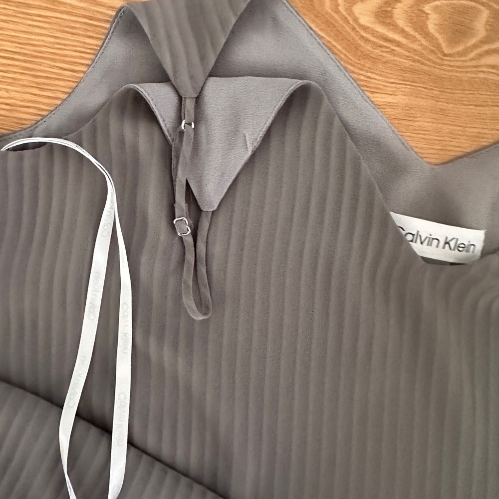 Calvin klein V neck top